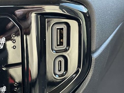 Used 2024 Chevrolet Silverado 2500 LT w/ Convenience Package image 31