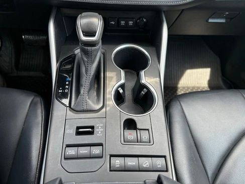 Used 2020 Toyota Highlander XLE AWD/4WD image 31