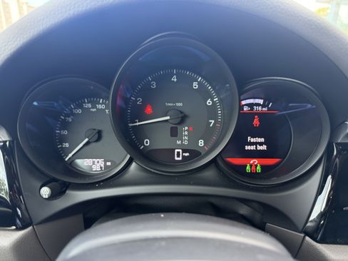 Certified 2023 Porsche Macan AWD/4WD image 38