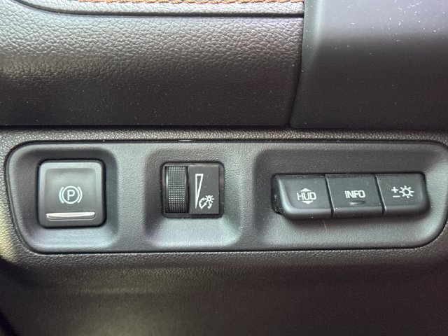 Used 2023 GMC Acadia AT4 w/ Technology Package AWD/4WD image 28