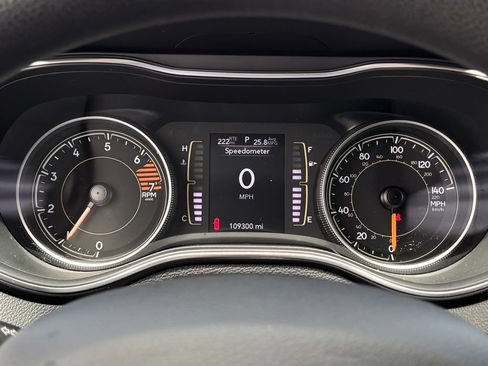 Used 2021 Jeep Cherokee Latitude w/ Mopar Interior Package AWD/4WD image 14