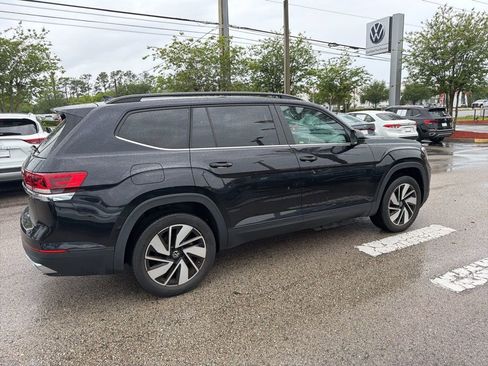 Used 2024 Volkswagen Atlas SE w/ Panoramic Sunroof Package image 10