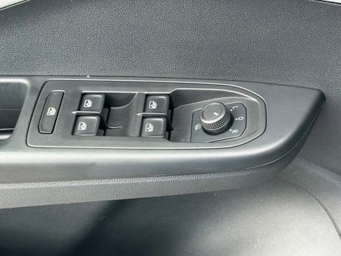 Used 2022 Volkswagen Taos SE w/ Driver Assistance Package AWD/4WD image 22