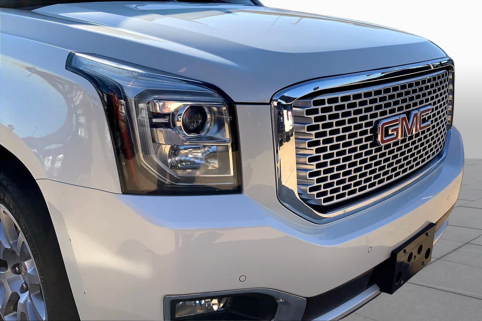 Used 2015 GMC Yukon Denali w/ Open Road Package AWD/4WD image 28