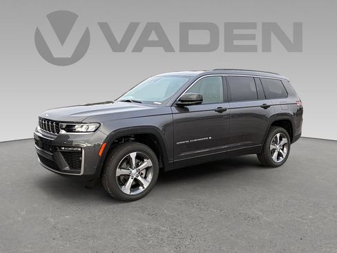 New 2026 Jeep Grand Cherokee L Limited w/ Luxury Tech Group II RWD image 23