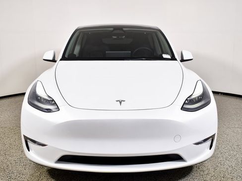 Used 2023 Tesla Model Y Long Range image 11