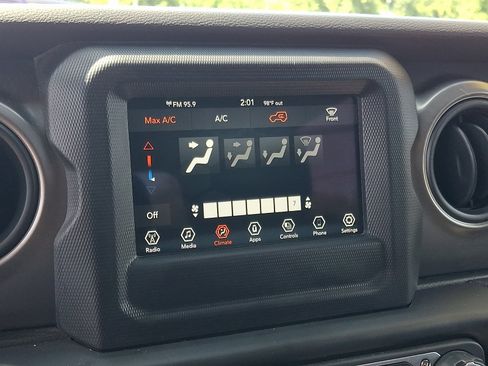 Certified 2022 Jeep Wrangler Sport AWD/4WD image 16