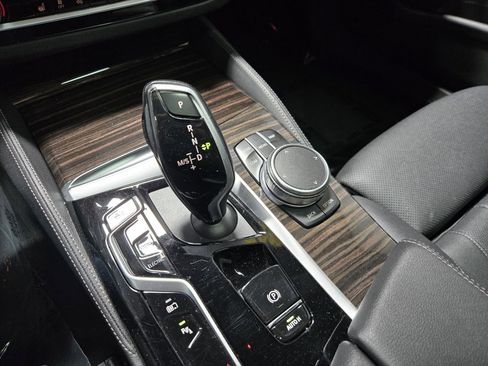 Used 2021 BMW 530e xDrive w/ M Sport Package image 30