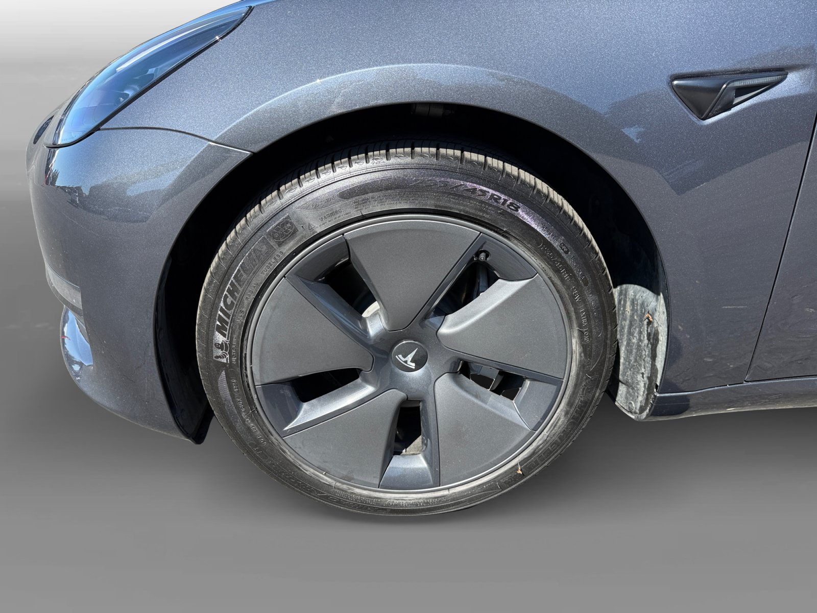 Used 2023 Tesla Model 3 Standard Range RWD image 9