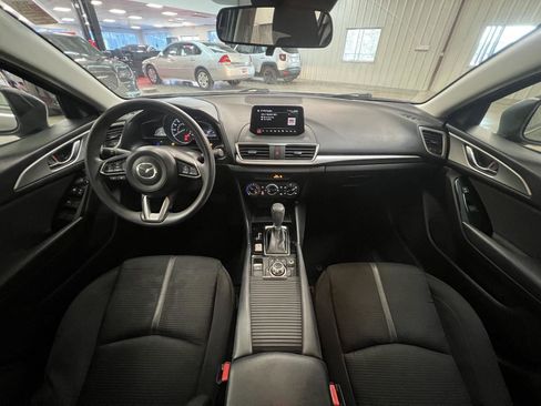 Used 2018 MAZDA MAZDA3 Sport w/ Preferred Equipment Package image 4