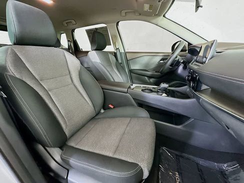 Used 2022 Nissan Rogue SV image 15