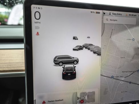 Used 2025 Tesla Model Y Long Range RWD image 16