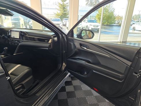 Used 2025 Toyota Camry SE image 42