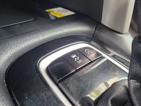 Used 2022 Toyota Corolla Cross LE w/ Moonroof Package FWD image 25