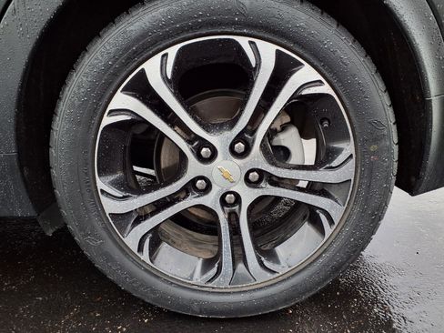 Used 2017 Chevrolet Bolt Premier w/ Driver Confidence II Package image 29