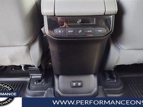 Used 2020 Toyota Highlander XLE image 19