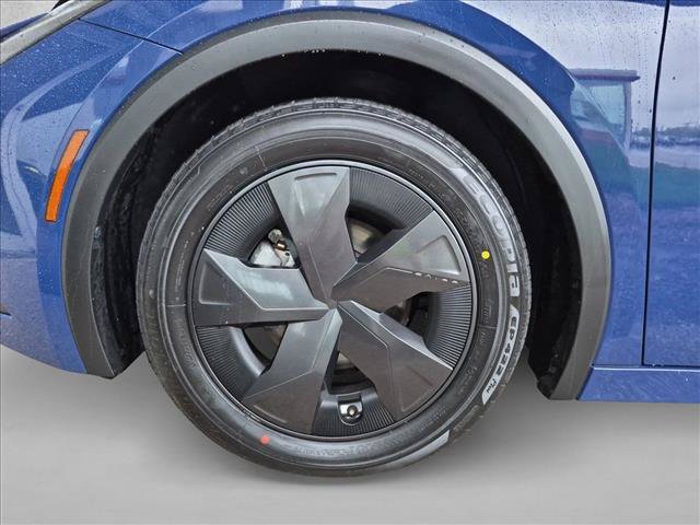 Certified 2025 Toyota Prius LE FWD image 22