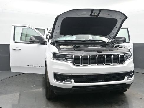 Used 2024 Jeep Wagoneer Base w/ Convenience Group I image 56