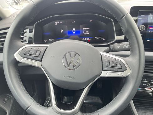 Used 2025 Volkswagen Jetta SE image 27