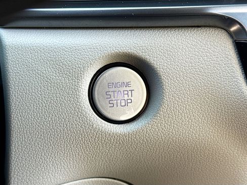 Used 2025 Kia Sorento S w/ Panoramic Sunroof Package image 9