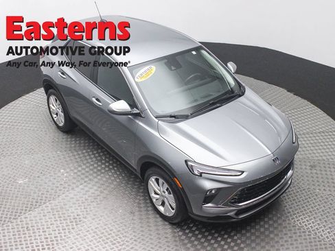Used 2025 Buick Encore GX Preferred AWD/4WD image 3
