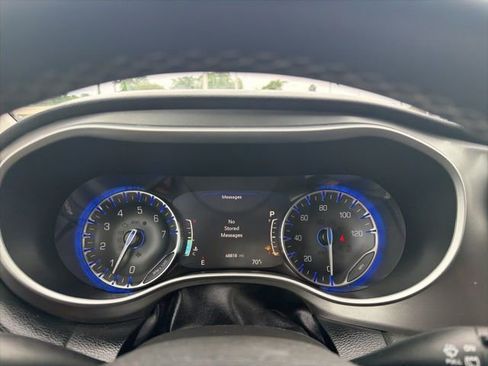 Used 2024 Chrysler Pacifica Touring-L FWD image 39