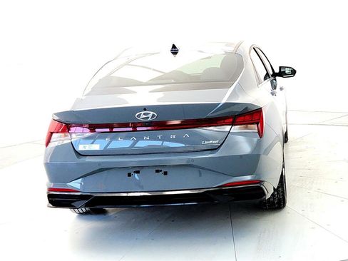 Used 2022 Hyundai Elantra Limited image 5