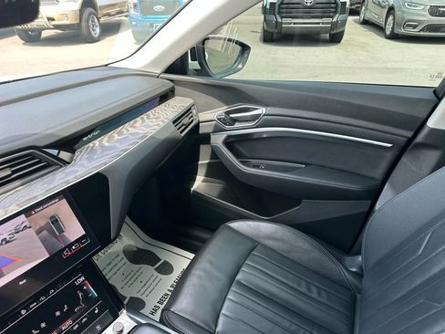 Used 2022 Audi e-tron Premium w/ Convenience Plus Package image 11