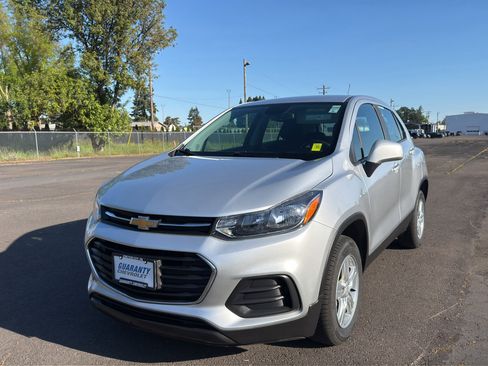 Used 2018 Chevrolet Trax LS AWD/4WD image 4