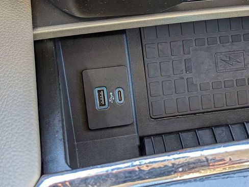 Used 2021 Ford Expedition XLT image 26