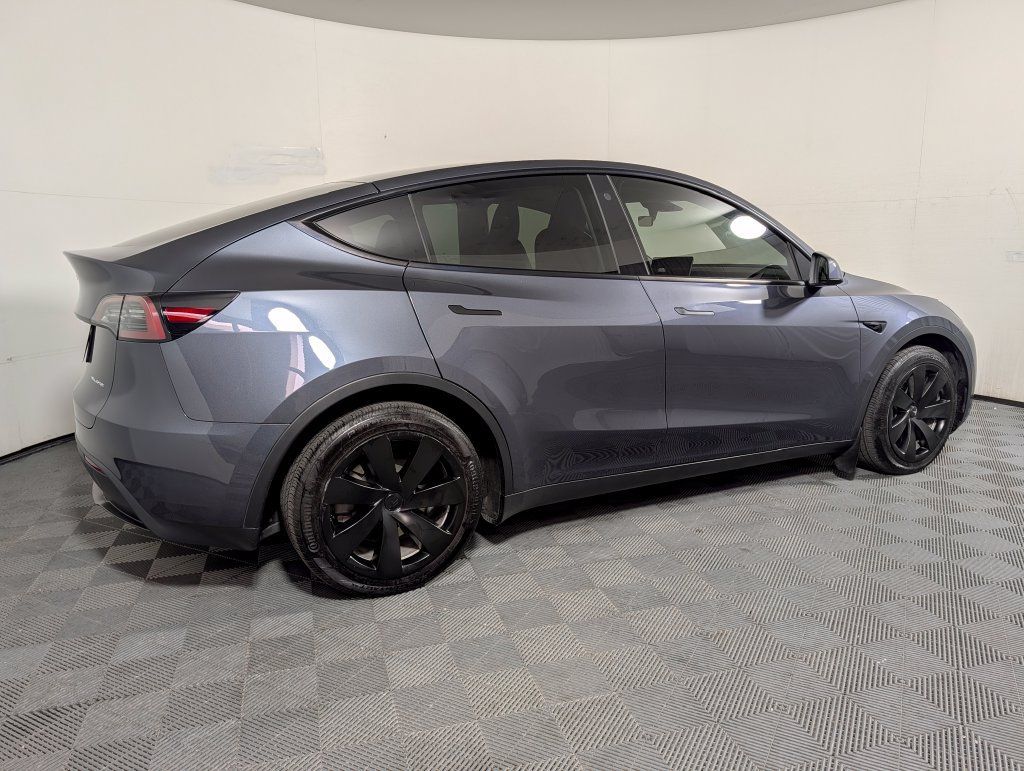 Used 2023 Tesla Model Y Long Range AWD/4WD image 2
