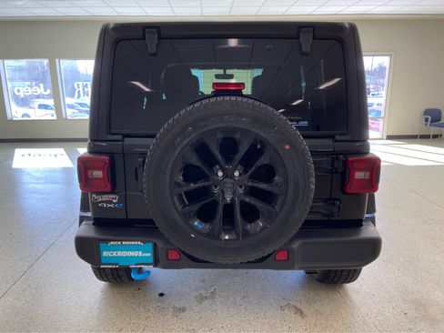 Used 2023 Jeep Wrangler Sahara w/ Cold Weather Group image 8