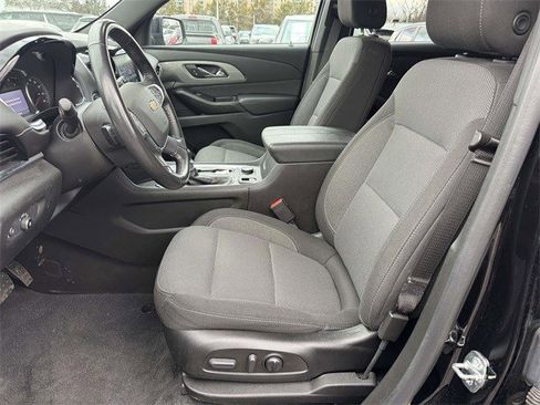 Used 2022 Chevrolet Traverse LT image 13