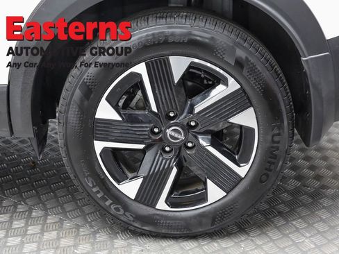 Used 2025 Nissan Kicks SV image 8