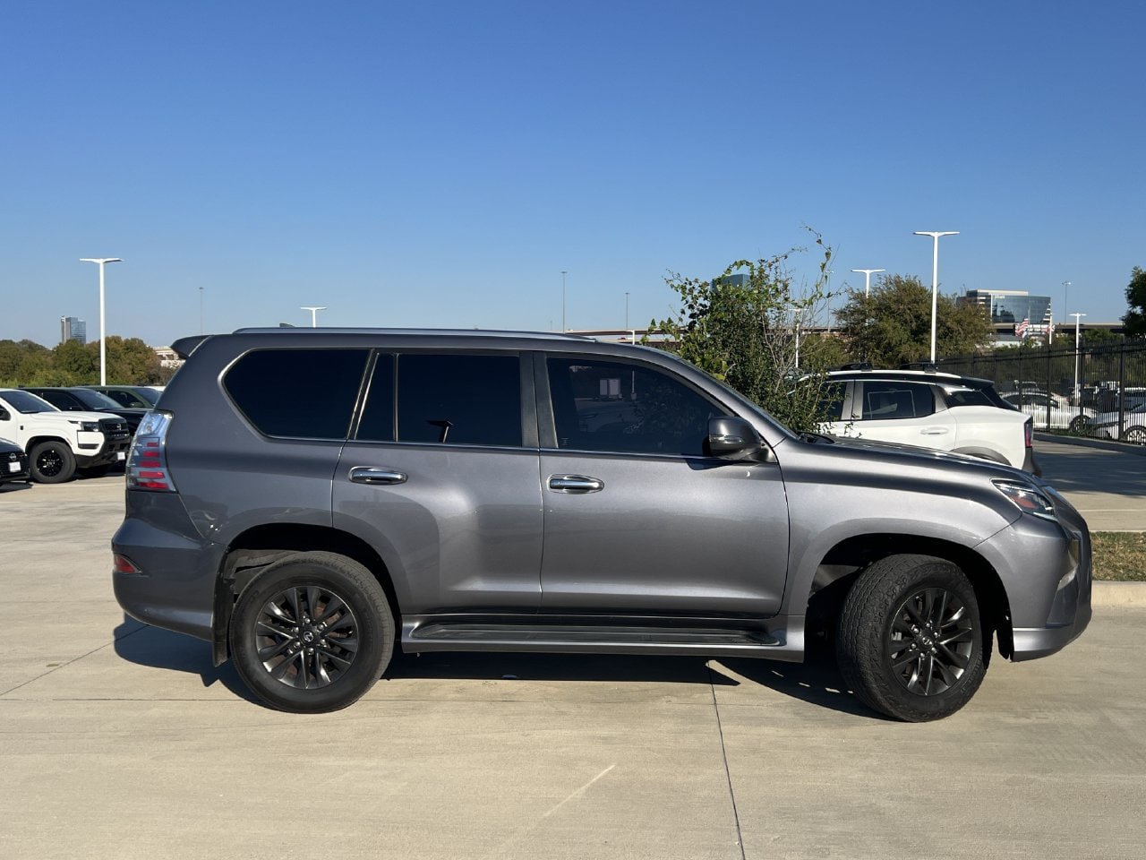 Used 2023 Lexus GX 460 Premium w/ Premium Package AWD/4WD image 3