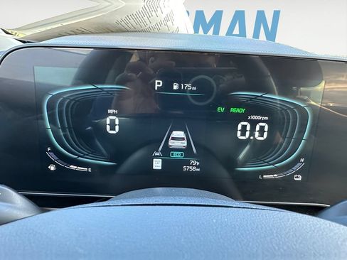 Certified 2025 Kia Niro EX Touring FWD image 19