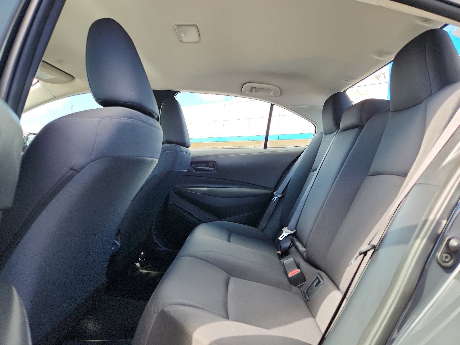 Used 2025 Toyota Corolla LE FWD image 9