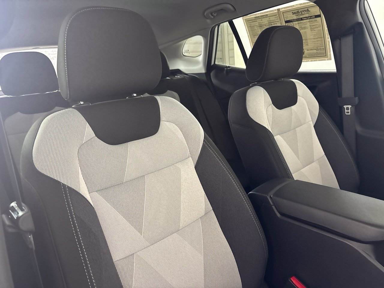 Used 2025 Chevrolet Trax LS w/ LS Convenience Package FWD image 29