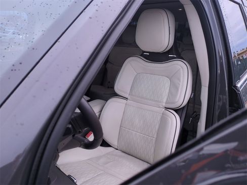 Used 2023 Lincoln Navigator Black Label image 21