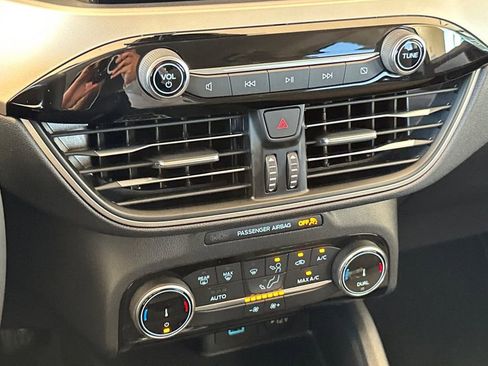 Used 2022 Ford Escape SE w/ SE Sport Appearance Package image 23