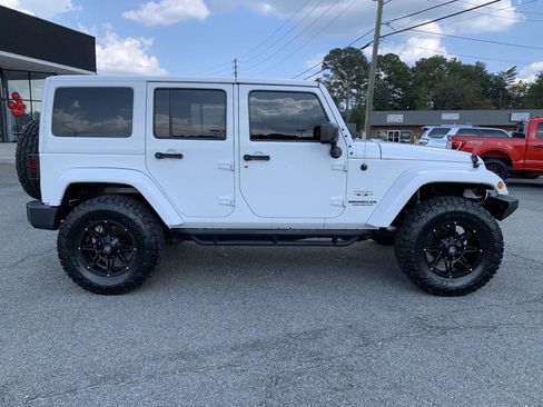 Used 2017 Jeep Wrangler Unlimited Sahara w/ Connectivity Group image 4