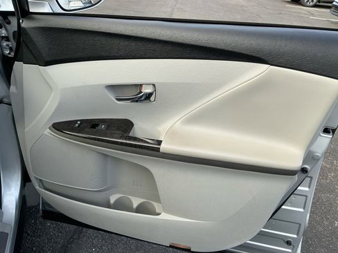 Used 2013 Toyota Venza LE image 16