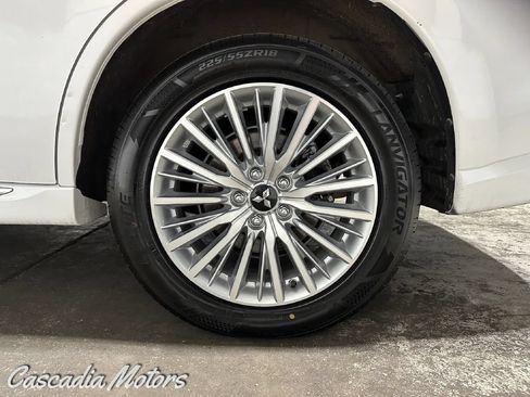 Used 2019 Mitsubishi Outlander SEL AWD/4WD image 29