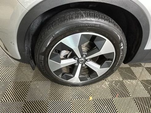 Used 2023 Volvo XC40 B4 Ultimate FWD image 9