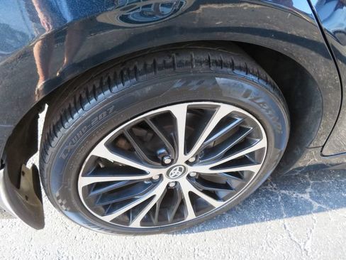 Used 2020 Toyota Camry SE FWD image 11