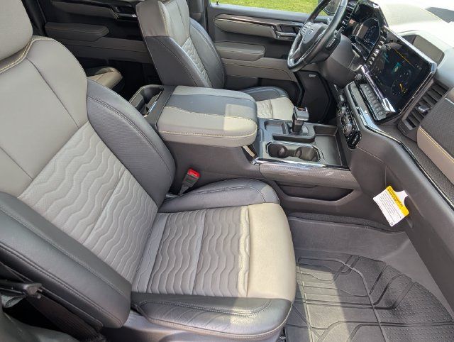 Used 2025 Chevrolet Silverado 1500 ZR2 w/ Technology Package AWD/4WD image 3