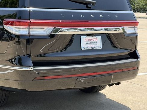 Used 2022 Lincoln Navigator Reserve AWD/4WD image 6
