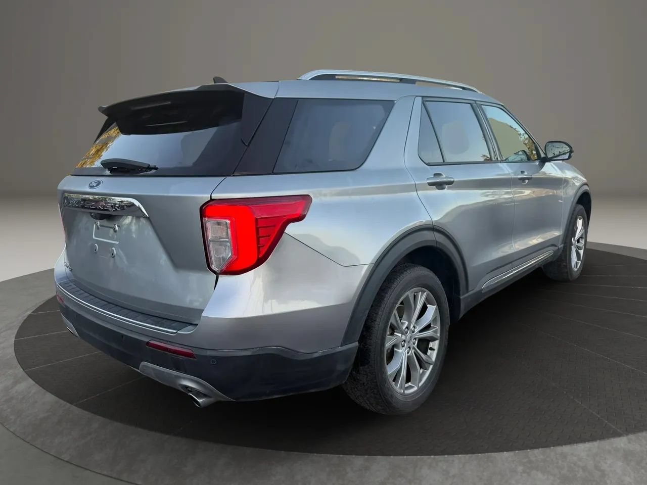 Used 2021 Ford Explorer Limited AWD/4WD image 5