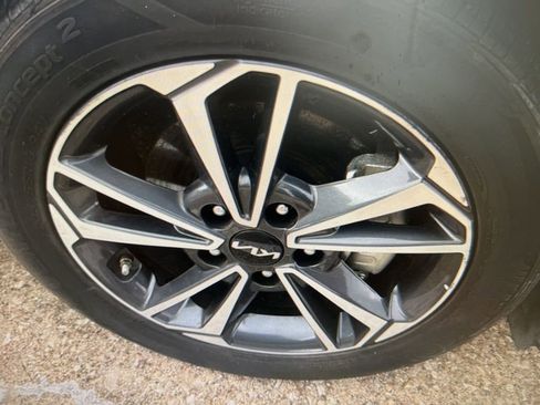 Used 2024 Kia Forte LXS image 9