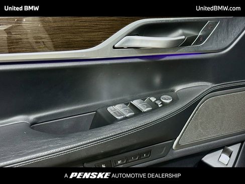 Used 2020 BMW 740i image 3